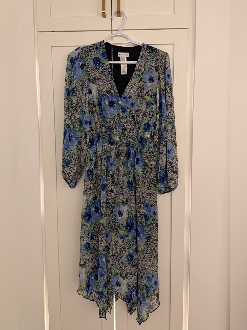 Kate and Lily Blue Floral V-Neck Long Sleeve Dress